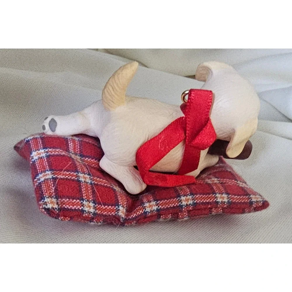 VTG Hallmark Keepsake 2004 Yellow Lab Puppy on Plaid Pillow Christmas Ornament